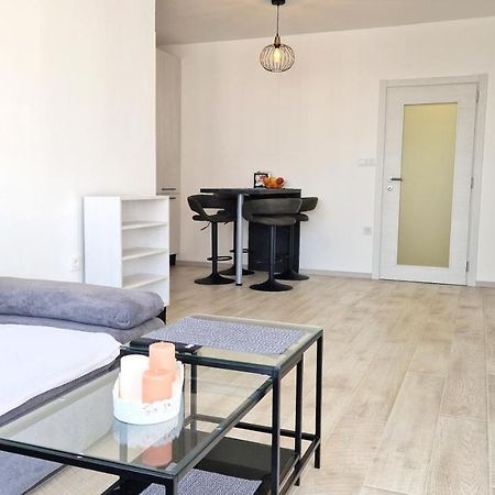 Apartment Lana Krk Town Eksteriør billede