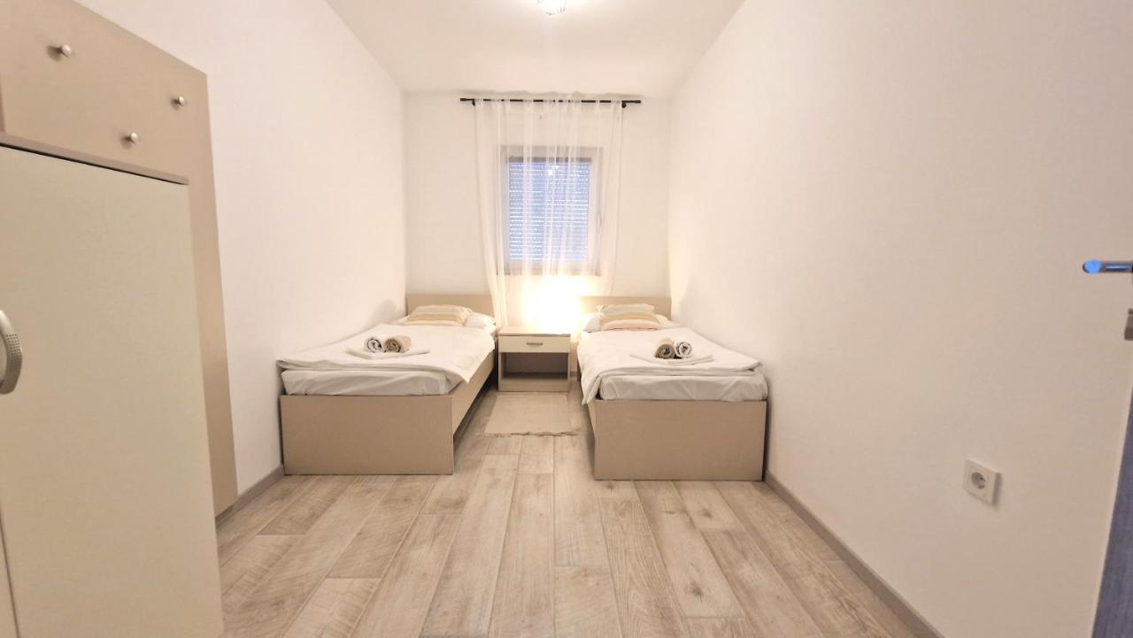 Apartment Lana Krk Town Eksteriør billede