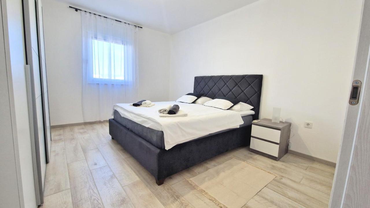Apartment Lana Krk Town Eksteriør billede
