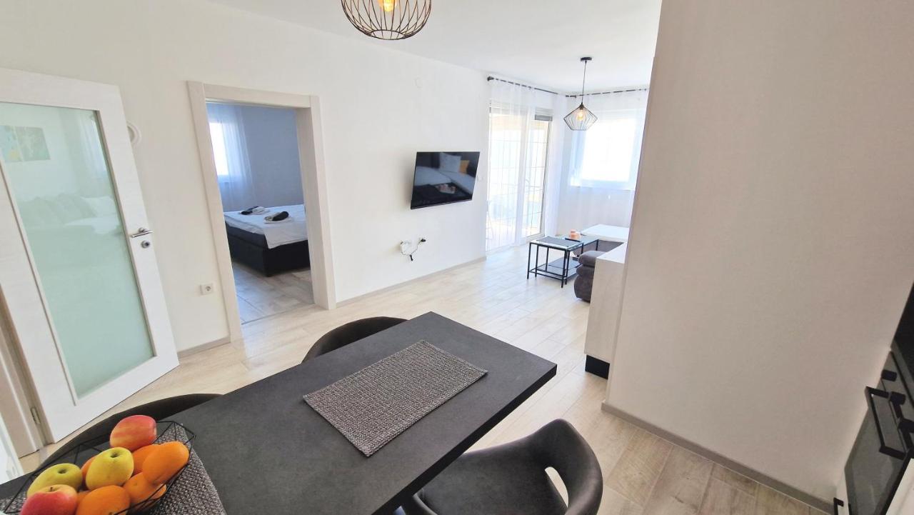 Apartment Lana Krk Town Eksteriør billede
