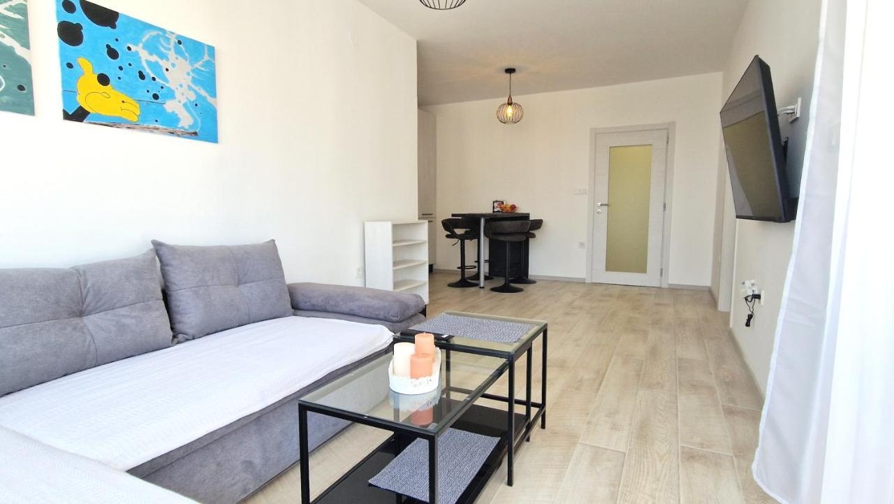 Apartment Lana Krk Town Eksteriør billede